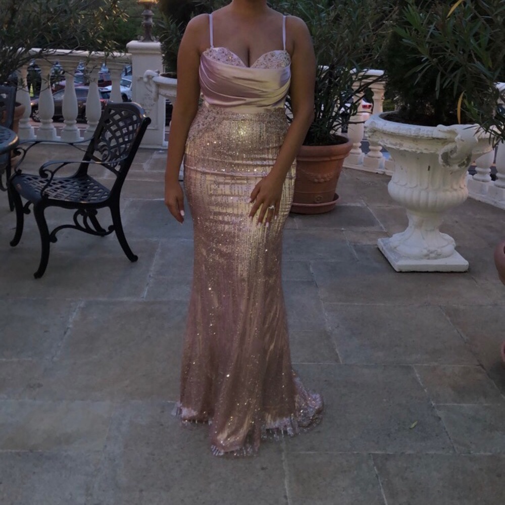 Pink dress - Picture 3 of 8
